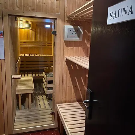Miraj - Restaurant & Sauna & Biliard 4* 포이아나브라소프